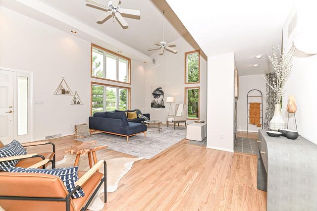 9212 S 41st STREET, Franklin, WI 53132