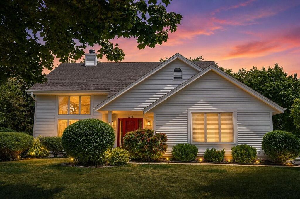 9212 S 41st STREET, Franklin, WI 53132