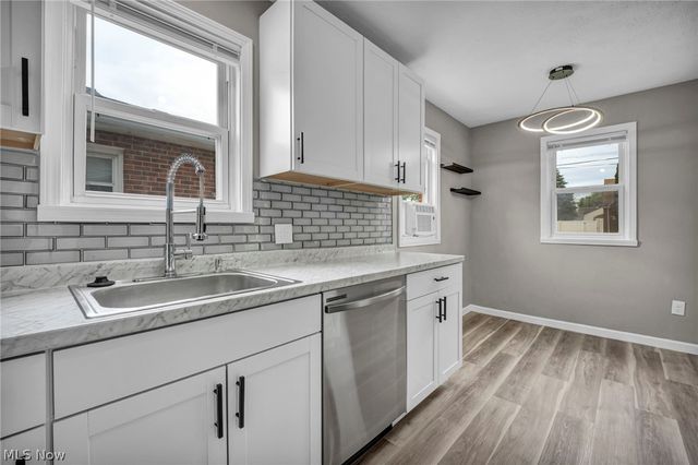 1279 Elmwood Road, Mayfield Heights, OH 44124