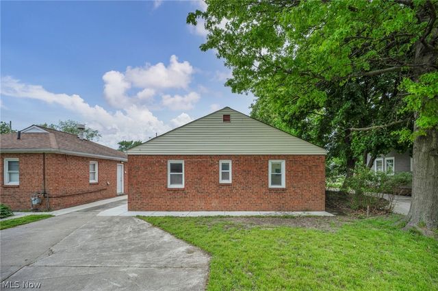 1279 Elmwood Road, Mayfield Heights, OH 44124