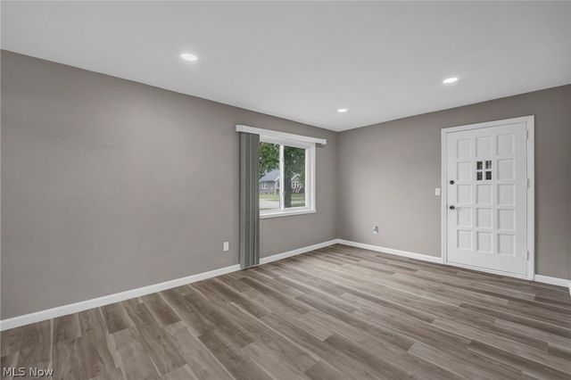 1279 Elmwood Road, Mayfield Heights, OH 44124