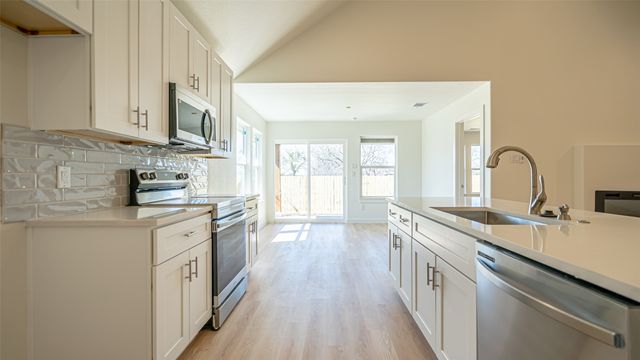 924 Bosque River Drive, Granbury, TX 76048