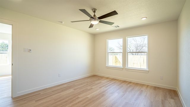 924 Bosque River Drive, Granbury, TX 76048