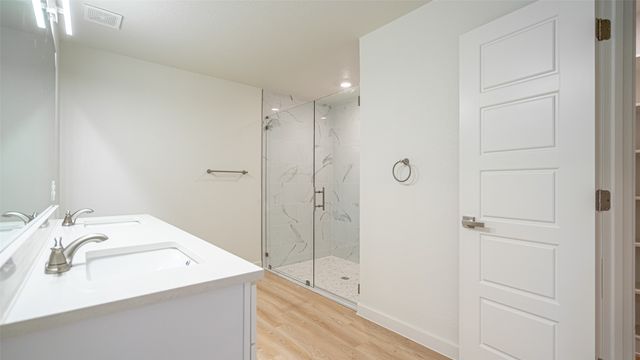 924 Bosque River Drive, Granbury, TX 76048