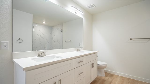 924 Bosque River Drive, Granbury, TX 76048