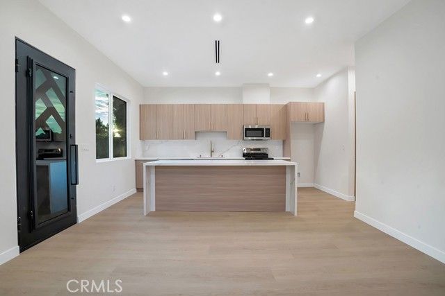 17425 Los Alimos 17423, Granada Hills (los Angeles), CA 91344