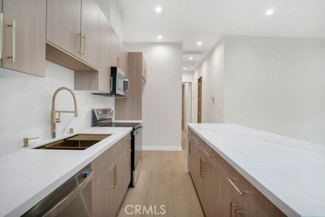 17425 Los Alimos 17423, Granada Hills (los Angeles), CA 91344