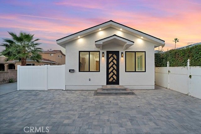 17425 Los Alimos 17423, Granada Hills (los Angeles), CA 91344