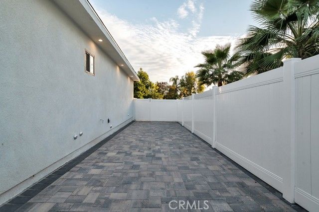 17425 Los Alimos 17423, Granada Hills (los Angeles), CA 91344