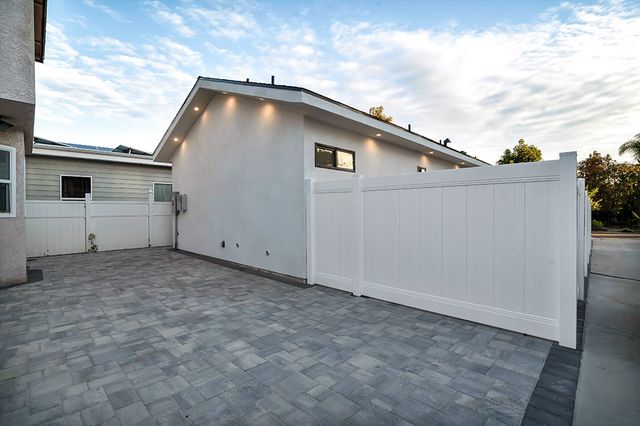 17425 Los Alimos 17423, Granada Hills (los Angeles), CA 91344