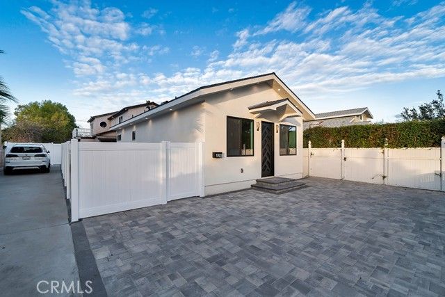 17425 Los Alimos 17423, Granada Hills (los Angeles), CA 91344