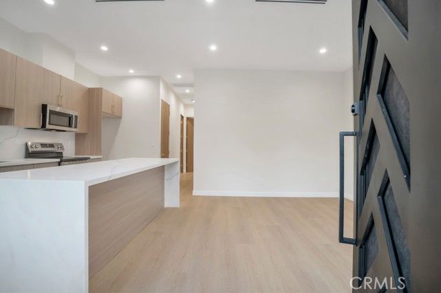 17425 Los Alimos 17423, Granada Hills (los Angeles), CA 91344