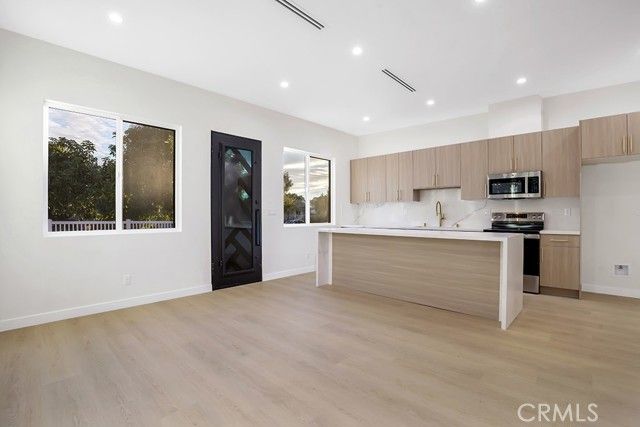 17425 Los Alimos 17423, Granada Hills (los Angeles), CA 91344