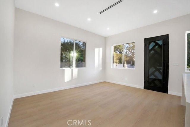 17425 Los Alimos 17423, Granada Hills (los Angeles), CA 91344