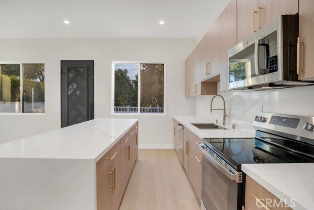 17425 Los Alimos 17423, Granada Hills (los Angeles), CA 91344