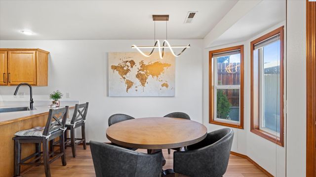 8906 W Canyon Place, Kennewick, WA 99336