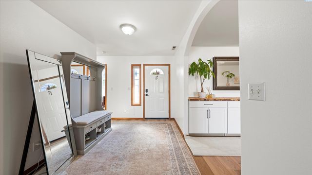 8906 W Canyon Place, Kennewick, WA 99336