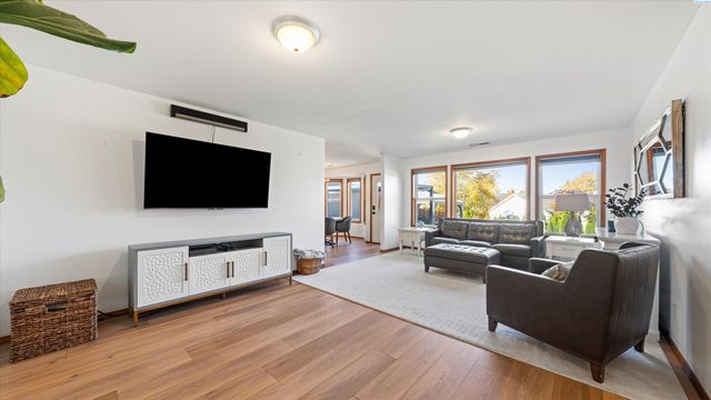 8906 W Canyon Place, Kennewick, WA 99336