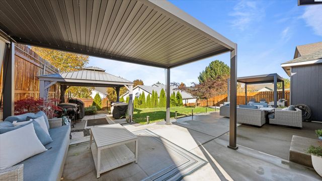 8906 W Canyon Place, Kennewick, WA 99336