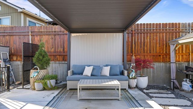 8906 W Canyon Place, Kennewick, WA 99336