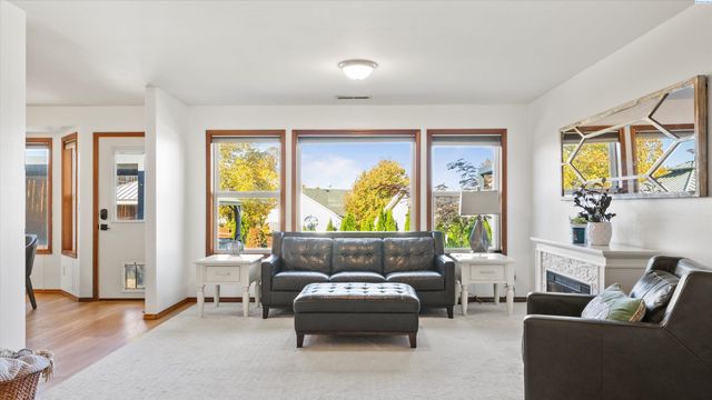 8906 W Canyon Place, Kennewick, WA 99336