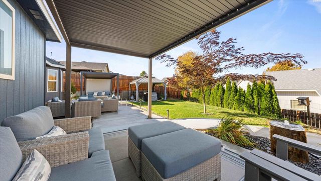 8906 W Canyon Place, Kennewick, WA 99336