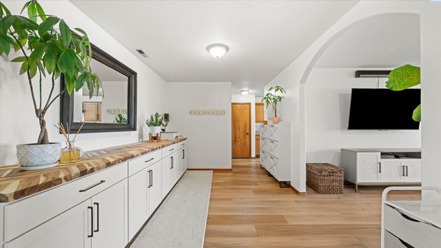 8906 W Canyon Place, Kennewick, WA 99336