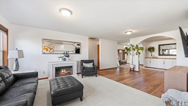 8906 W Canyon Place, Kennewick, WA 99336