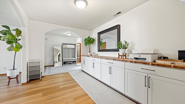 8906 W Canyon Place, Kennewick, WA 99336