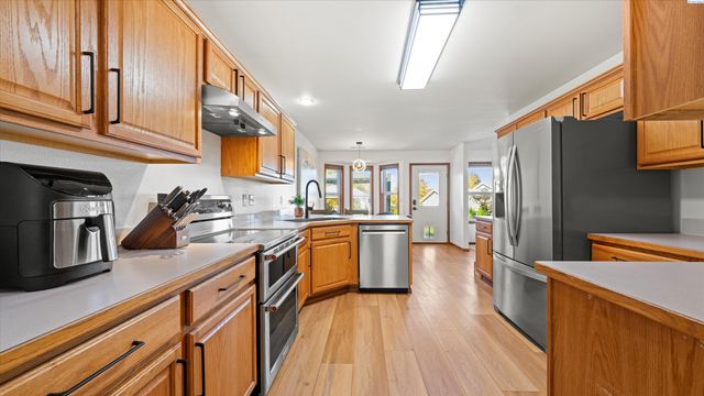 8906 W Canyon Place, Kennewick, WA 99336