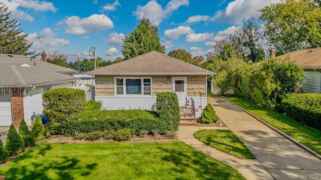 29 Prospect Avenue, Lynbrook, NY 11563