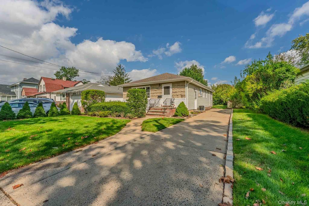 29 Prospect Avenue, Lynbrook, NY 11563 — photo 2
