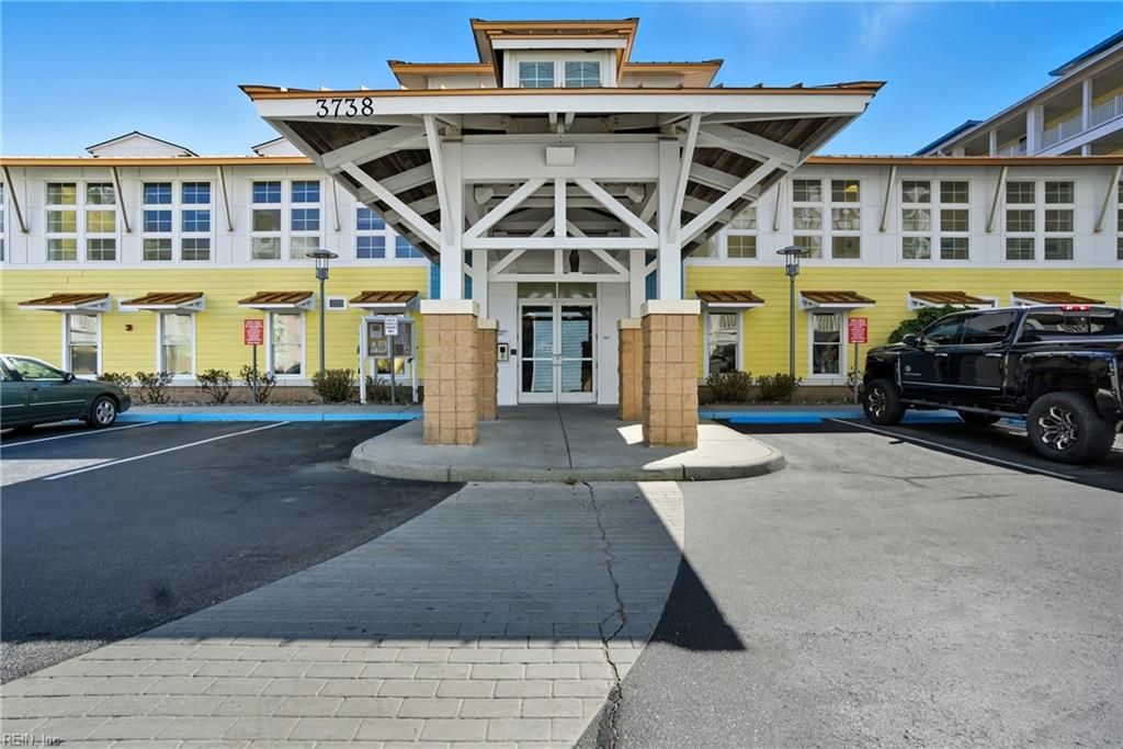 3738 Sandpiper RD # 114B, Virginia Beach, VA 23456