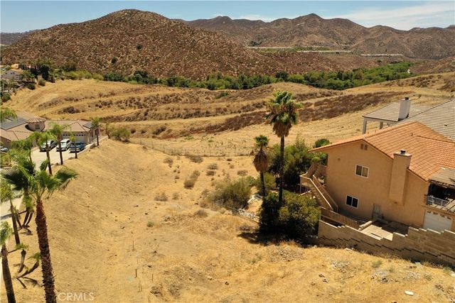 30450 Sparkle Drive, Canyon Lake, CA 92587