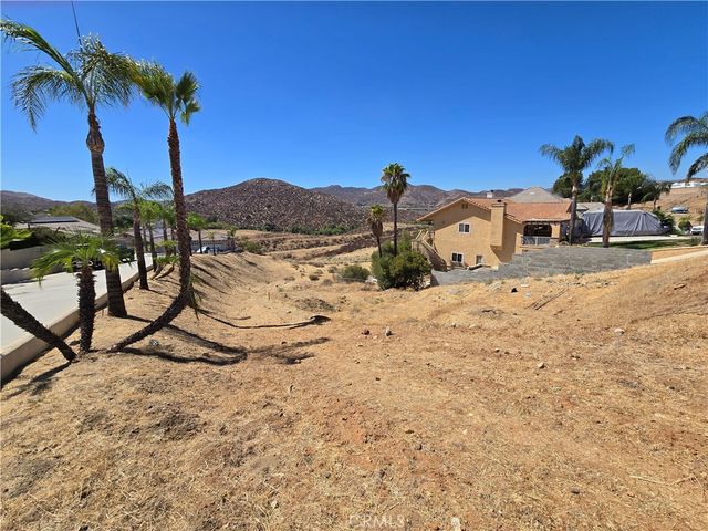 30450 Sparkle Drive, Canyon Lake, CA 92587