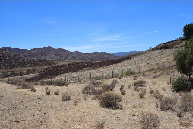 30450 Sparkle Drive, Canyon Lake, CA 92587