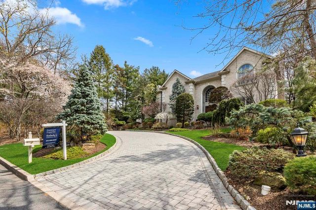 30 Peter Lynas Court, Tenafly, NJ 07670