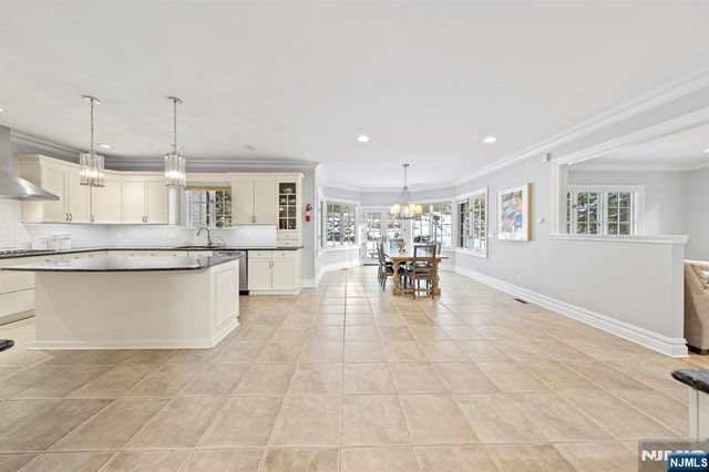 30 Peter Lynas Court, Tenafly, NJ 07670
