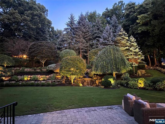 30 Peter Lynas Court, Tenafly, NJ 07670