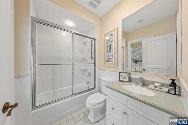 30 Peter Lynas Court, Tenafly, NJ 07670