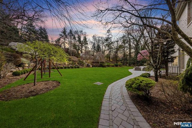 30 Peter Lynas Court, Tenafly, NJ 07670