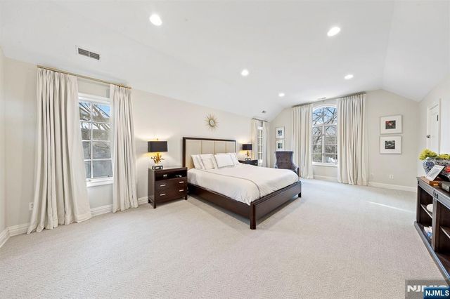 30 Peter Lynas Court, Tenafly, NJ 07670