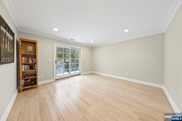 30 Peter Lynas Court, Tenafly, NJ 07670