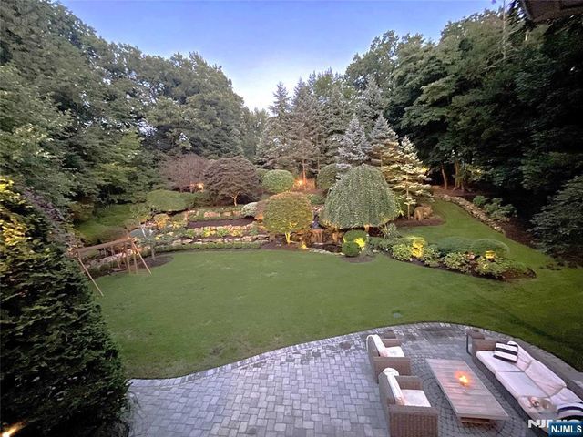 30 Peter Lynas Court, Tenafly, NJ 07670
