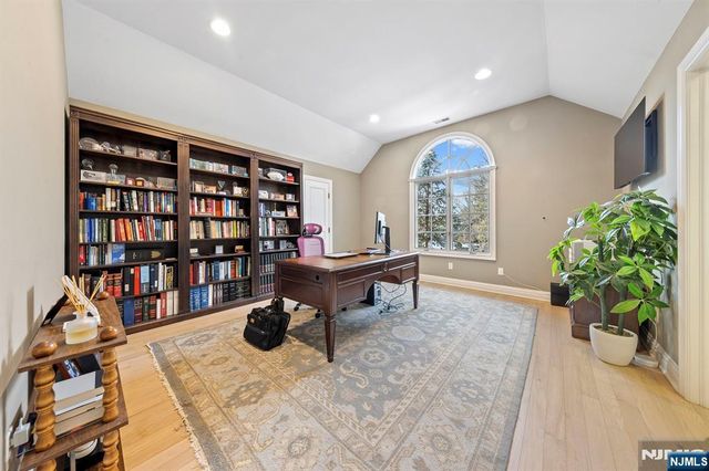 30 Peter Lynas Court, Tenafly, NJ 07670