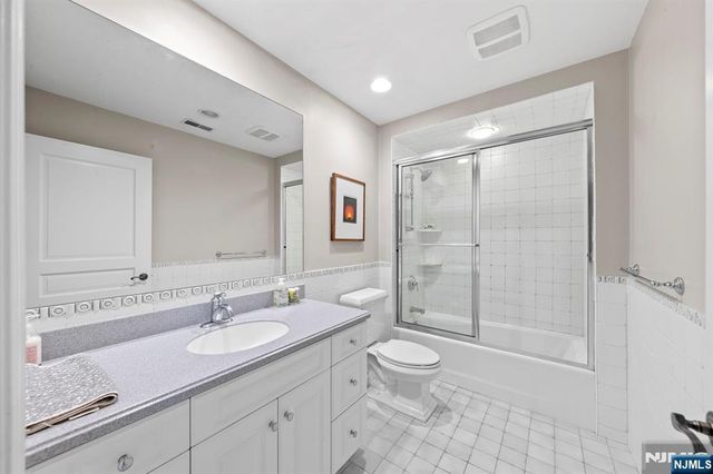 30 Peter Lynas Court, Tenafly, NJ 07670