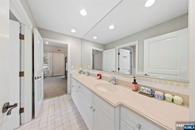 30 Peter Lynas Court, Tenafly, NJ 07670