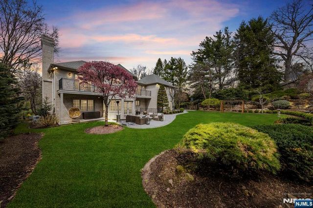 30 Peter Lynas Court, Tenafly, NJ 07670