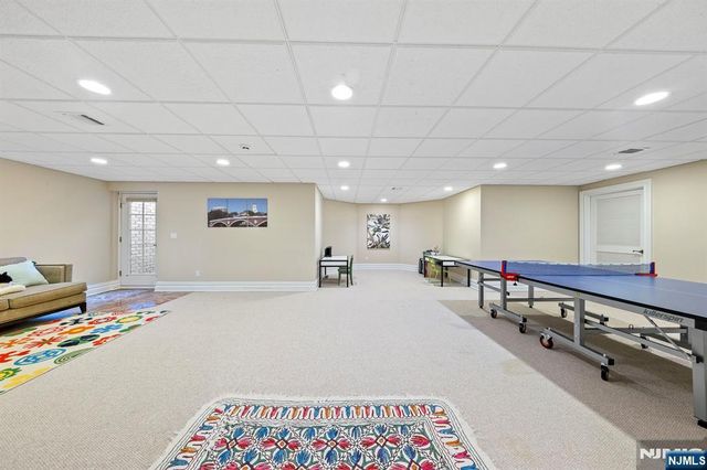 30 Peter Lynas Court, Tenafly, NJ 07670