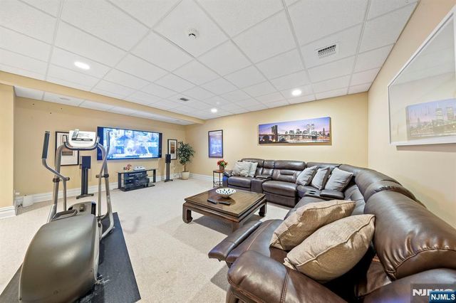 30 Peter Lynas Court, Tenafly, NJ 07670